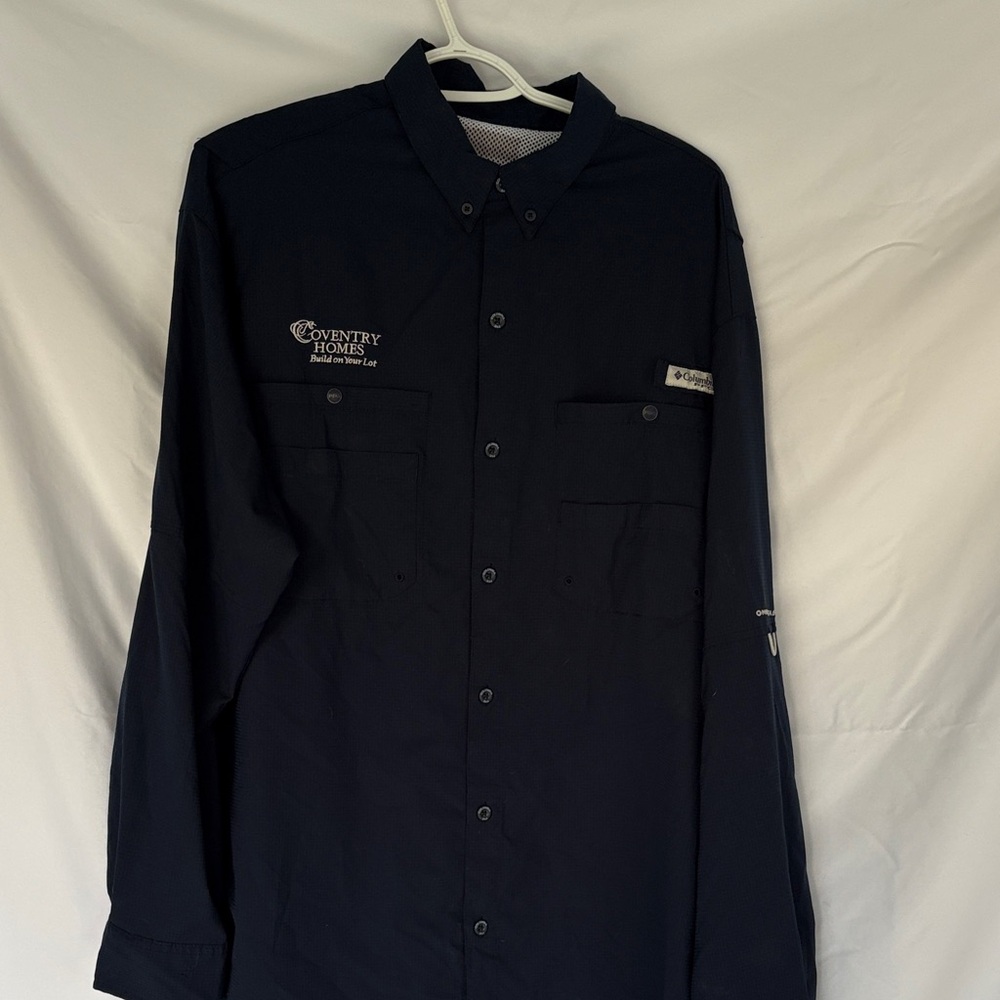 Columbia Men's Dark Blue Casual Button Down Shirt